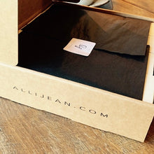Load image into Gallery viewer, phraseology packaging